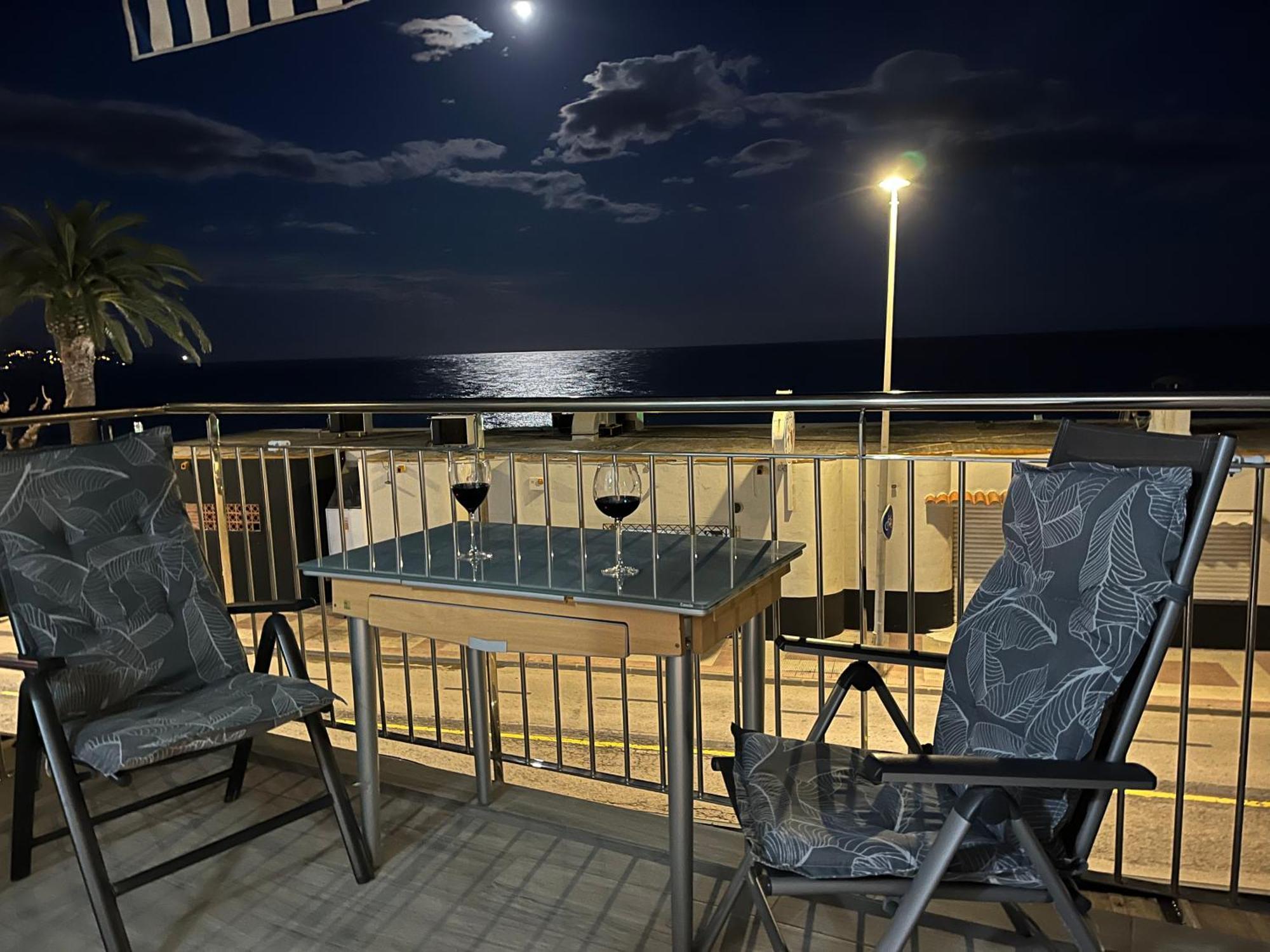 Estudio Con Impresionantes Vistas Al Mar Blanes Exterior foto